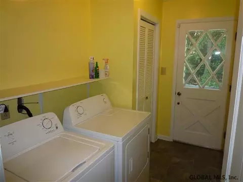 532 Weast Rd, Schenectady, NY 12306 photo 8
