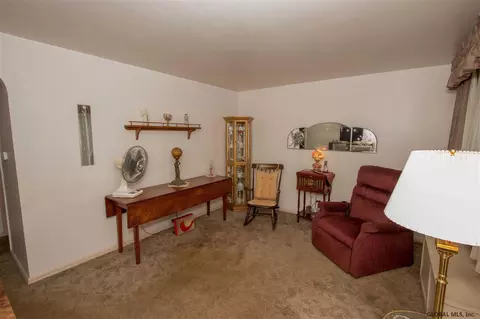 1756 Devendorf Rd, Schenectady, NY 12303 photo 3