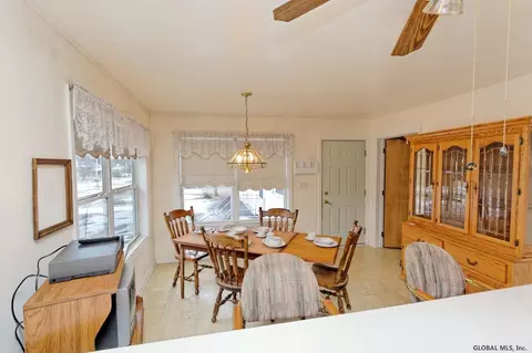 11 Echo Dr, Schenectady, NY 12306 photo 8