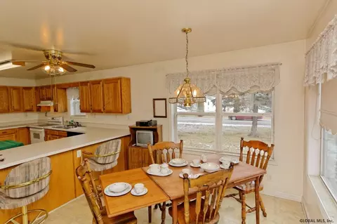 11 Echo Dr, Schenectady, NY 12306 photo 9