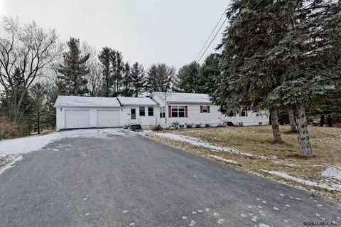 11 Echo Dr, Schenectady, NY 12306 photo 1