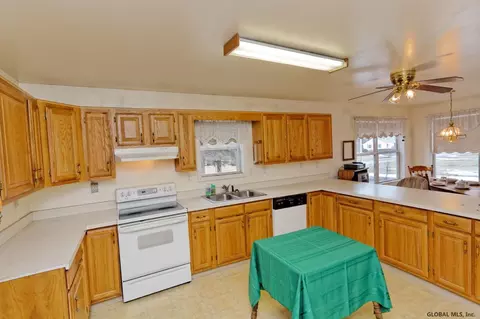 11 Echo Dr, Schenectady, NY 12306 photo 6