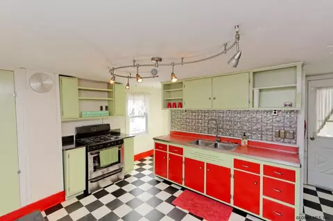 280 E High St, Malta, NY 12020 photo 4