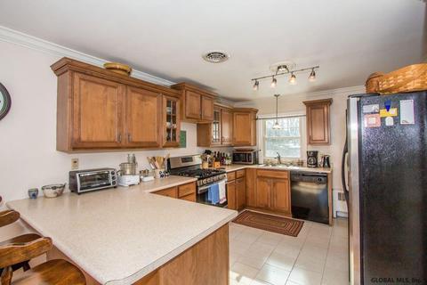 39 Continental Rd, Schenectady, NY 12306 photo 9