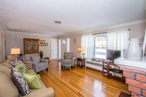 39 Continental Rd, Schenectady, NY 12306 photo 4