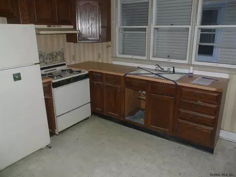 1074 Forest Rd, Schenectady, NY 12303 photo 9