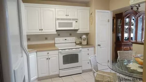 2 Generals Way, Halfmoon, NY 12065 photo 6