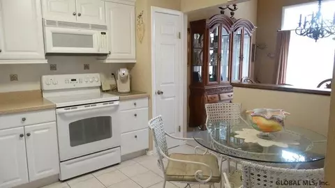2 Generals Way, Halfmoon, NY 12065 photo 7