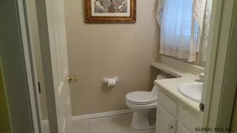 2 Generals Way, Halfmoon, NY 12065 photo 9