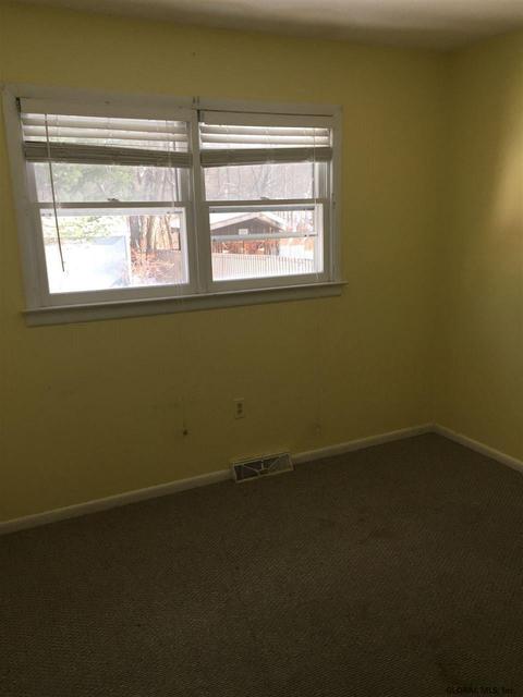 192 Clement Ave, Schenectady, NY 12304 photo 9