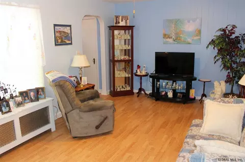 1021 Eugene Dr, Schenectady, NY 12303 photo 3