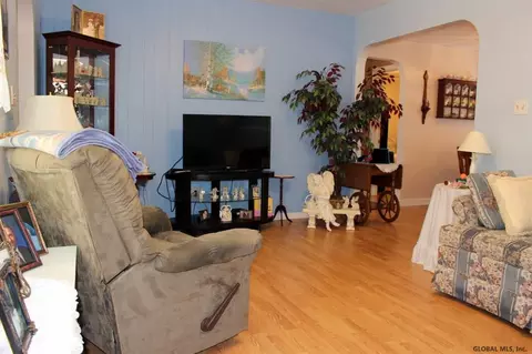 1021 Eugene Dr, Schenectady, NY 12303 photo 9