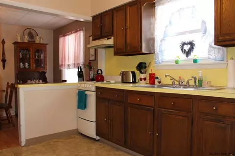 1021 Eugene Dr, Schenectady, NY 12303 photo 6