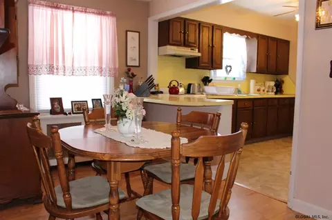 1021 Eugene Dr, Schenectady, NY 12303 photo 4