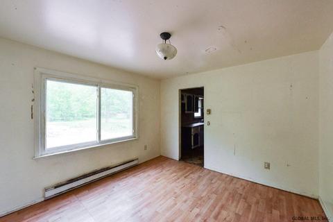 2 Cottonwood Ct, Ballston Lake, NY 12019 photo 3