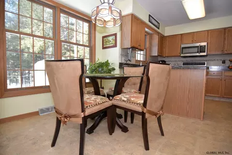 36 Damascus Dr, Gansevoort, NY 12831 photo 12