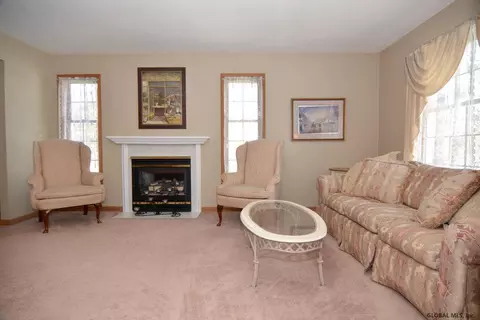 36 Damascus Dr, Gansevoort, NY 12831 photo 4