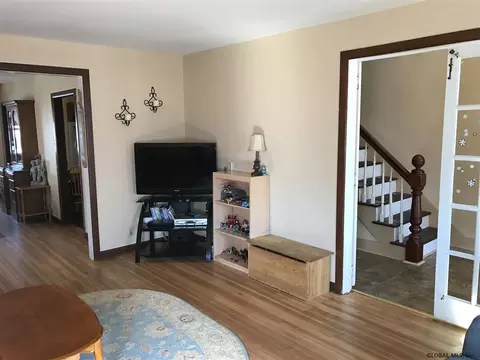 15 Willow Ave, Schenectady, NY 12304 photo 3