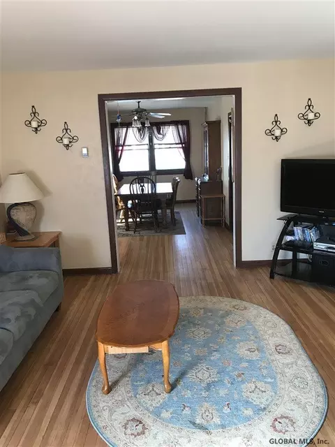 15 Willow Ave, Schenectady, NY 12304 photo 4