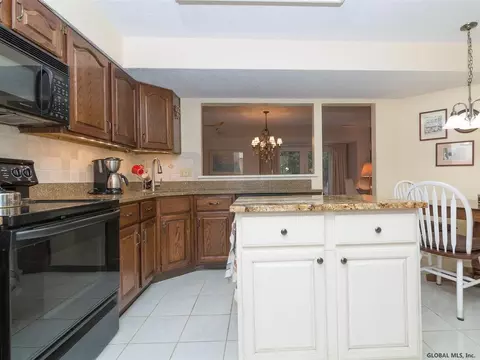 19 York Rd, Glenmont, NY 12077 photo 11