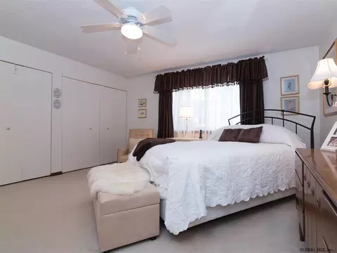 19 York Rd, Glenmont, NY 12077 photo 16