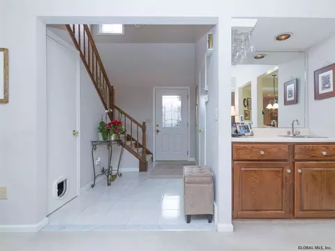 19 York Rd, Glenmont, NY 12077 photo 12