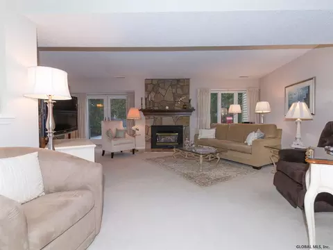 19 York Rd, Glenmont, NY 12077 photo 5