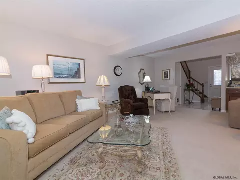 19 York Rd, Glenmont, NY 12077 photo 4