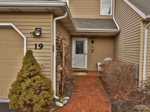 19 York Rd, Glenmont, NY 12077 photo 1