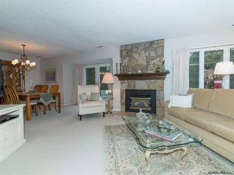 19 York Rd, Glenmont, NY 12077 photo 6