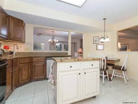 19 York Rd, Glenmont, NY 12077 photo 9