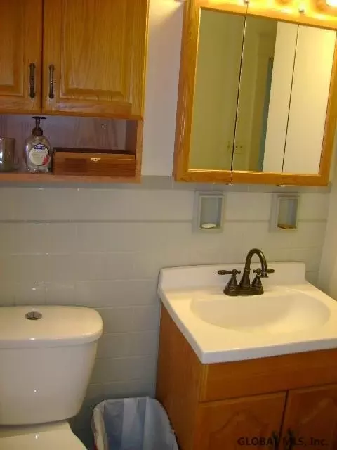 42 Spruce St, Schenectady, NY 12304 photo 8