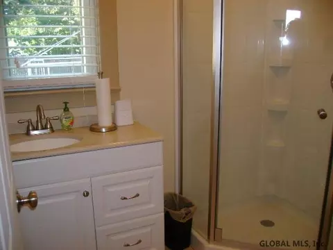 42 Spruce St, Schenectady, NY 12304 photo 12