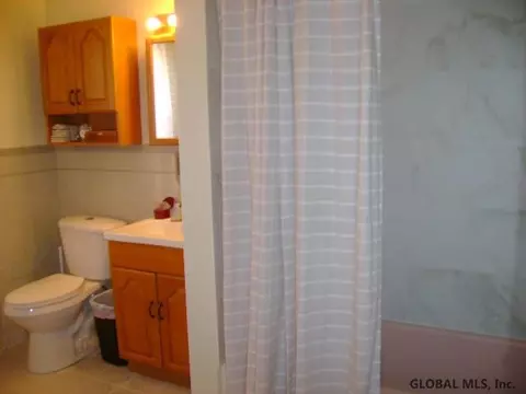 42 Spruce St, Schenectady, NY 12304 photo 9