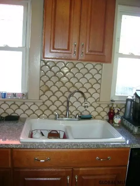 42 Spruce St, Schenectady, NY 12304 photo 6