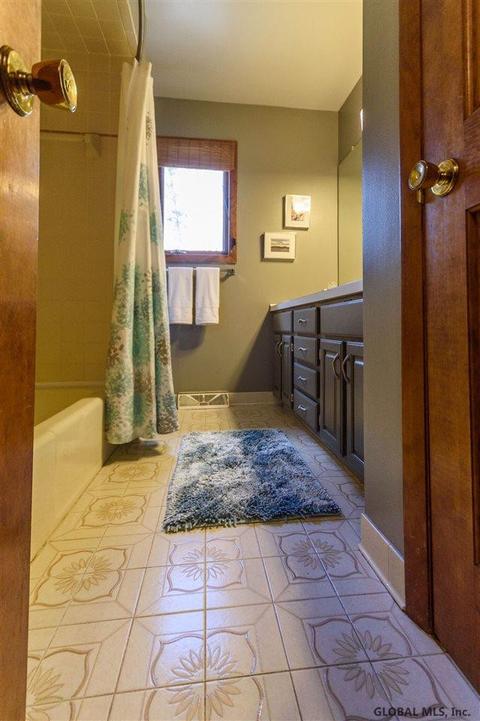 48 Chestnut Ln, Schenectady, NY 12309 photo 18