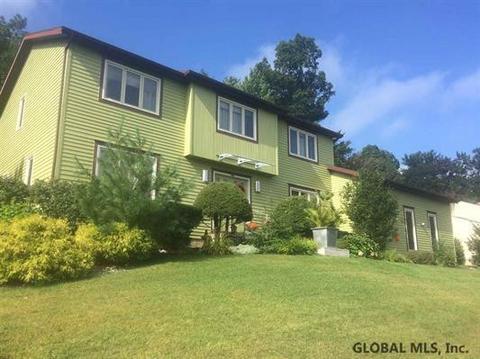 48 Chestnut Ln, Schenectady, NY 12309 photo 2