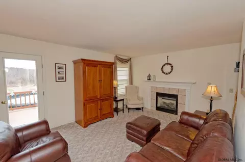 787 Coplon Rd, Schenectady, NY 12306 photo 2