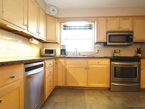 5 Coventry Rd, Glenmont, NY 12077 photo 7