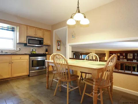 5 Coventry Rd, Glenmont, NY 12077 photo 6