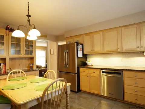 5 Coventry Rd, Glenmont, NY 12077 photo 8