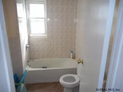 926 Strong St, Schenectady, NY 12305 photo 4
