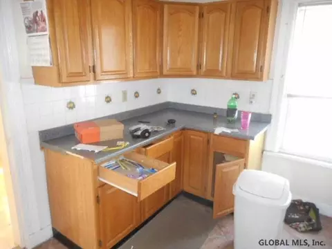 926 Strong St, Schenectady, NY 12305 photo 3