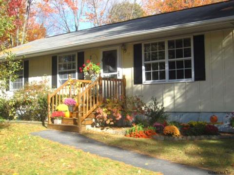 17 Oriole Ct, Saratoga Springs, NY 12866 photo 1