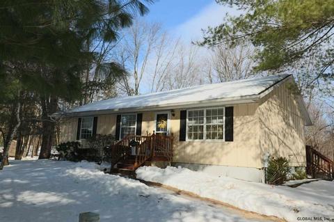 17 Oriole Ct, Saratoga Springs, NY 12866 photo 2