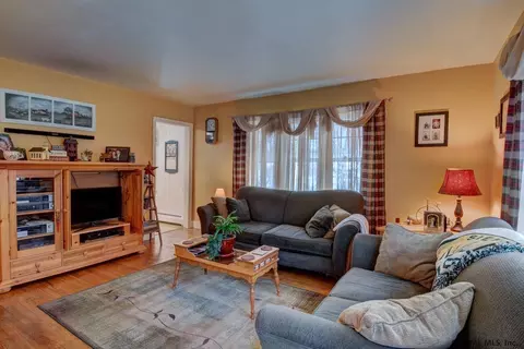 18 Pine St, Delmar, NY 12054 photo 5