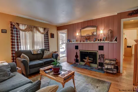 18 Pine St, Delmar, NY 12054 photo 4