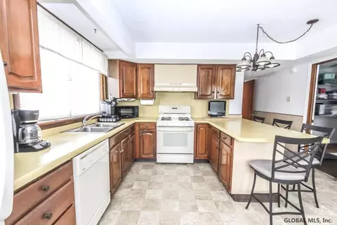 1306 Richard St, Schenectady, NY 12303 photo 6