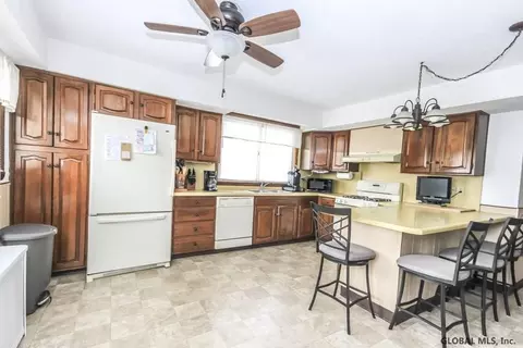 1306 Richard St, Schenectady, NY 12303 photo 4
