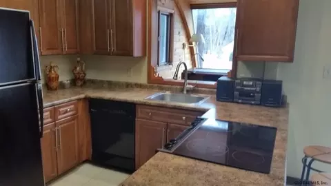 3536 E Lydius St, Schenectady, NY 12303 photo 6